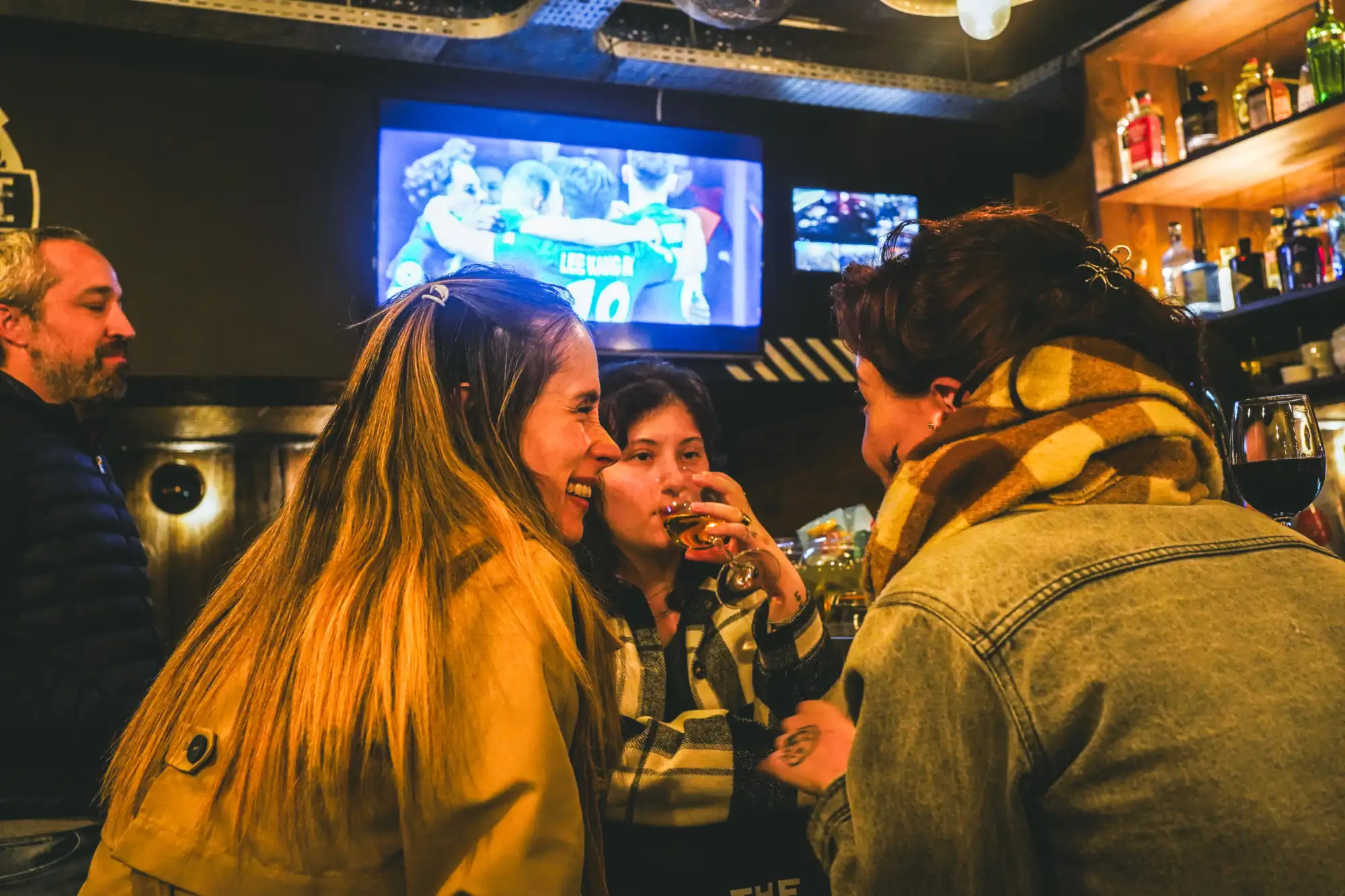 Clients à l'Engrenage Bar à Bordeaux
