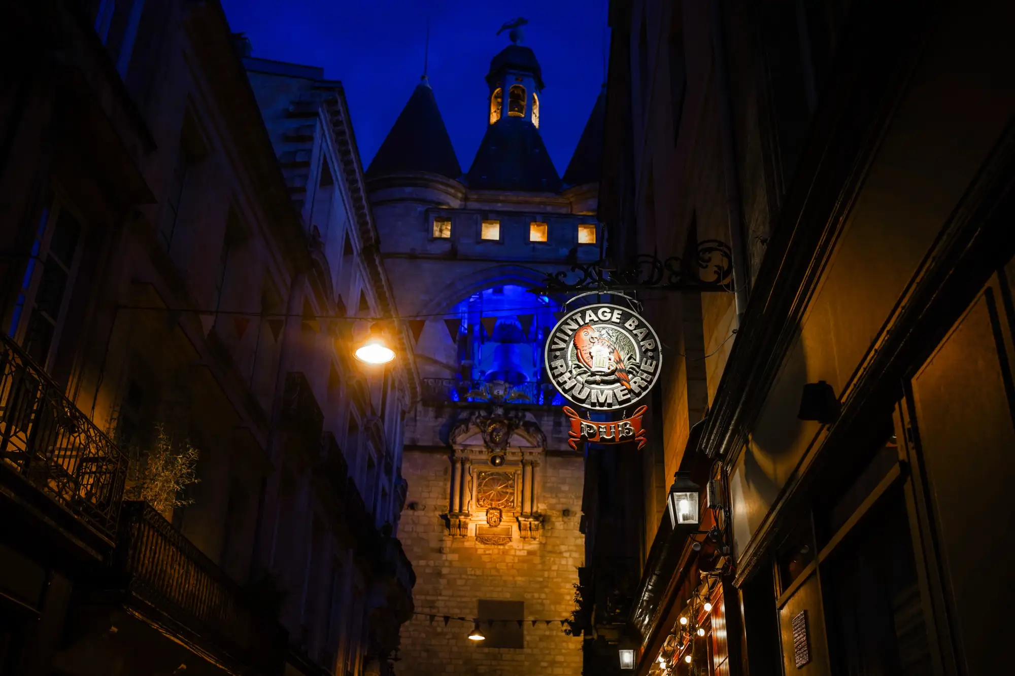 Façade du Vintage Bar au coeur de Bordeaux