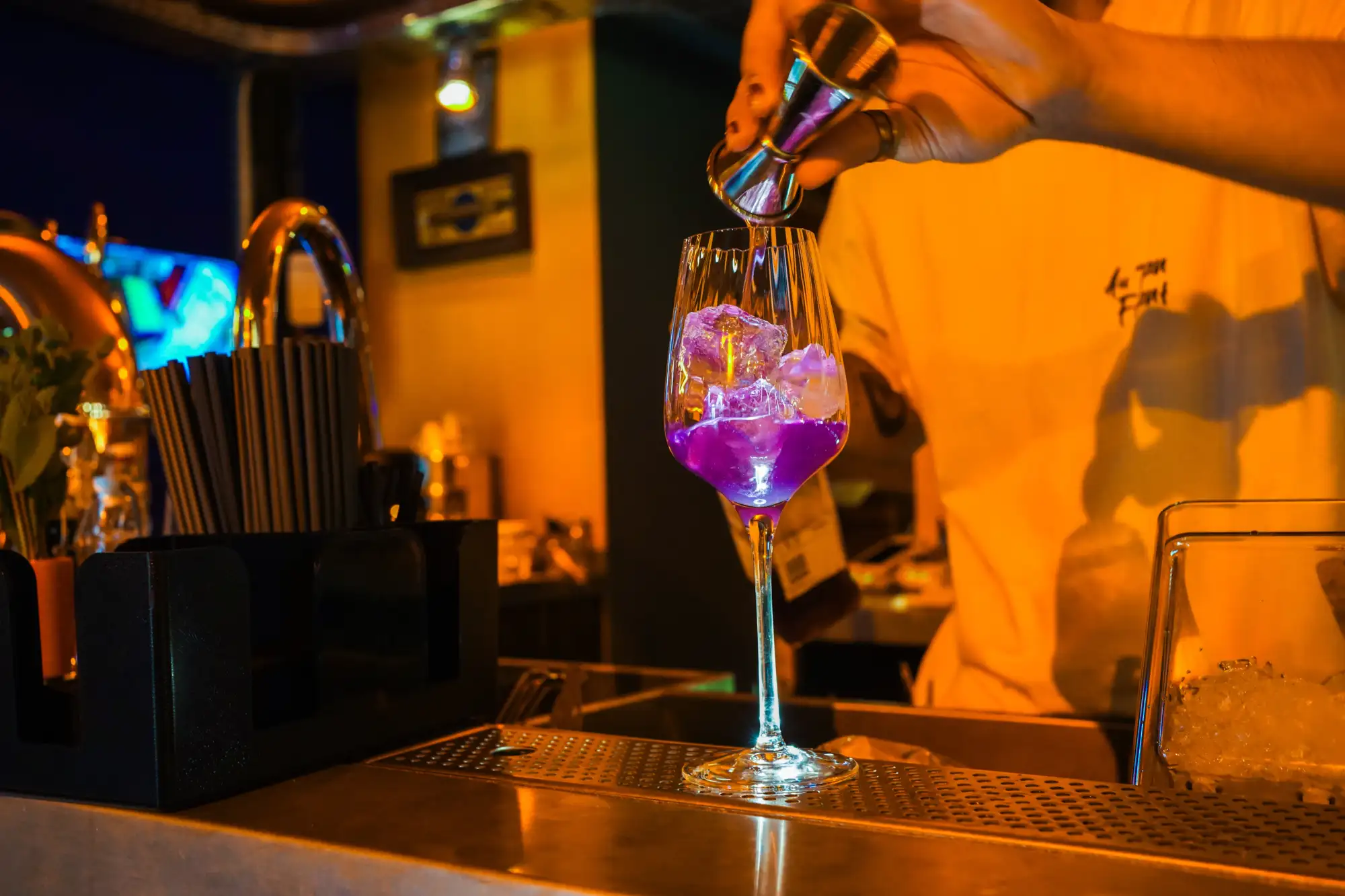 Cocktail violet du Au Toucan Fringant