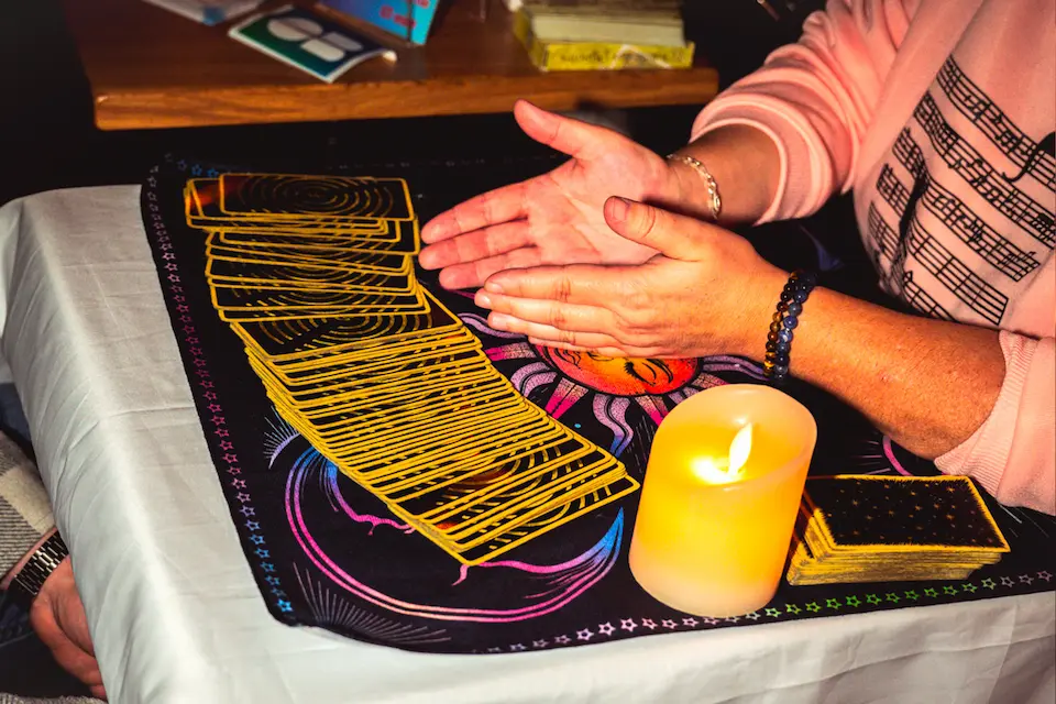 Soiree Apéro voyance au vintage Café, bar gay et LGBT sur Bordeaux