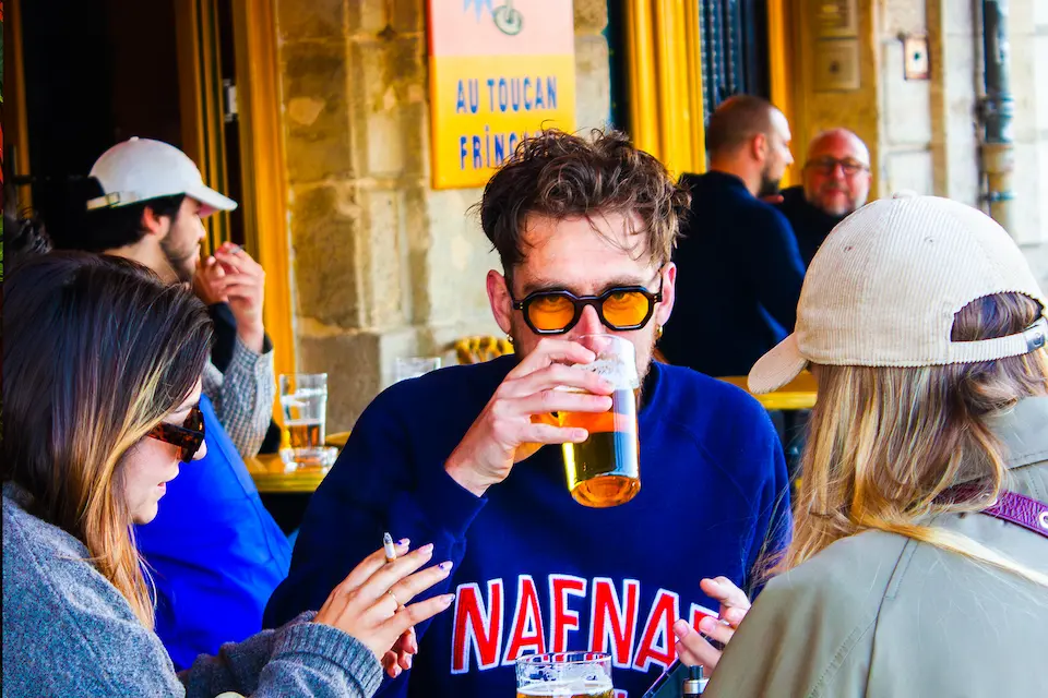 Client_au_toucan_fringant_bar_latino_saint_michel