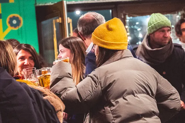 Clientes_singe_vert_bar_quai_saint_michel_bordeaux