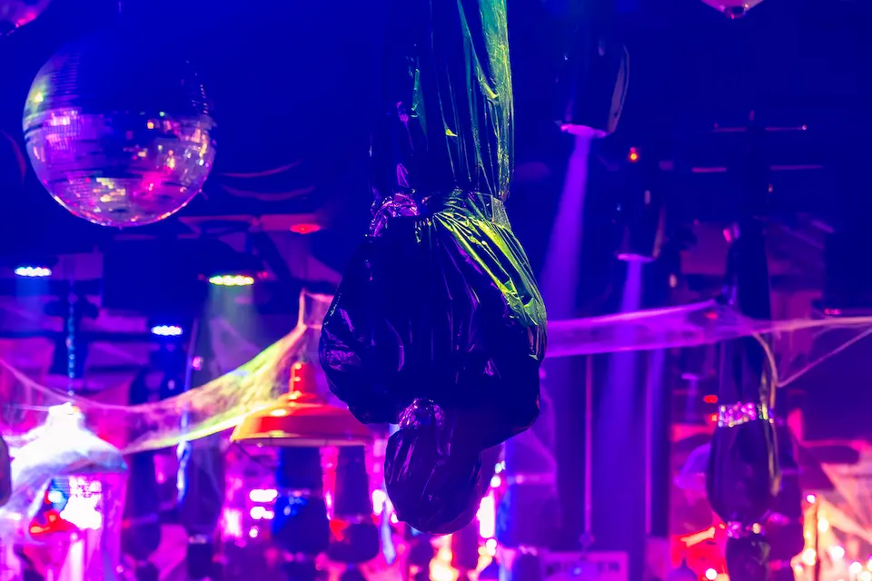 Decoration halloween Delirium café bordeaux, bar à bière et sportif situé aux bassins à flot