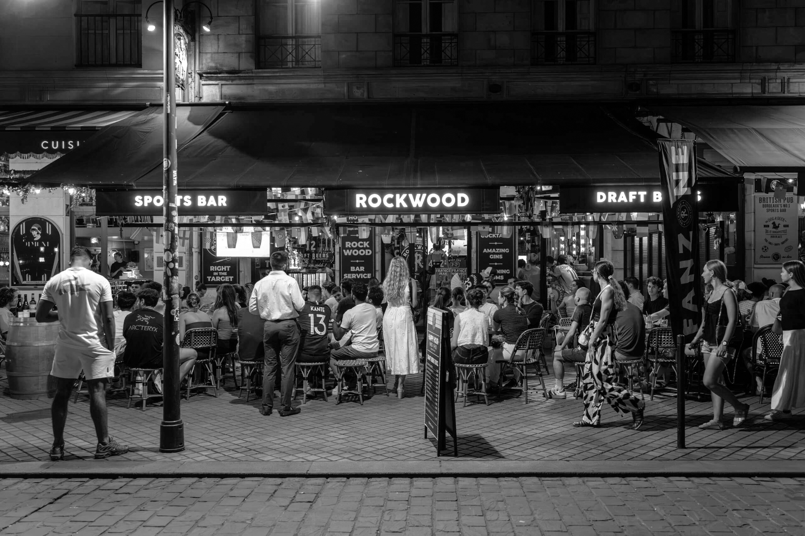 Bar Rockwood Bordeaux - ambiance sport et gin